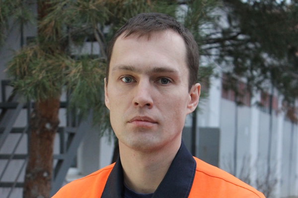 Спасатели сняли с льдины рыбака