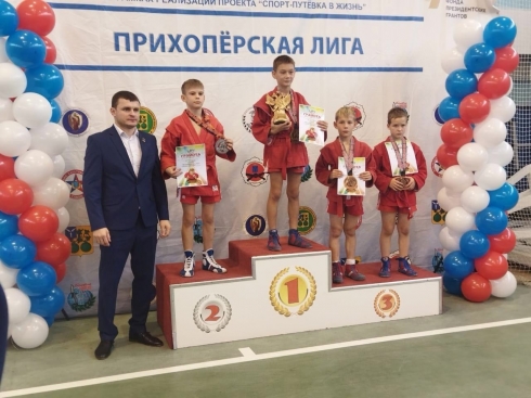 Петровские самбисты стали призёрами соревнований в Балашове