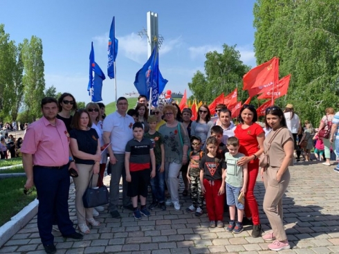 Партийцы Ленинского района приняли участие в торжественном митинге-концерте на Соколовой горе и шествии «Бессмертного полка»