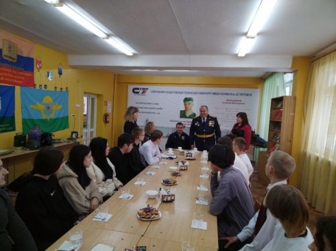 В Петровском филиале СГТУ прошла встреча, посвящённая Дню добровольцев