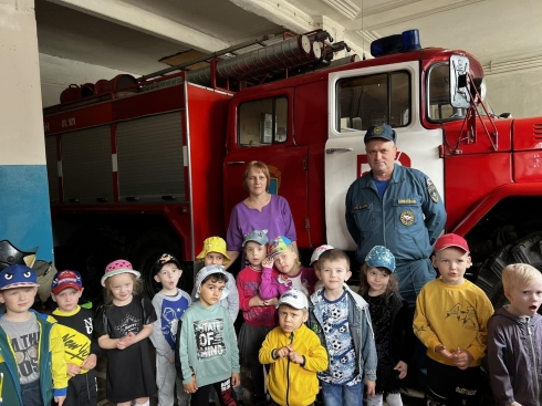 Дошколята побывали на экскурсии в пожарной части