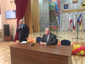 Проживающих и сотрудников Энгельсского дома-интерната с Днем защитника Отечества поздравили депутаты