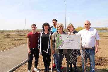 Сотрудники Энгельсского дома-интерната приняли участие в Международной акции «Сад памяти»