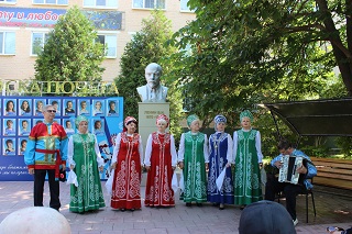 В Энгельсском доме-интернате снова звучали песни  ансамбля народной песни «Рябинушка».