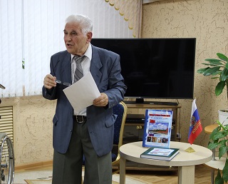 В Энгельсском доме-интернате прошла презентация книги подполковника милиции «Сильные личности Отчизны нашей»