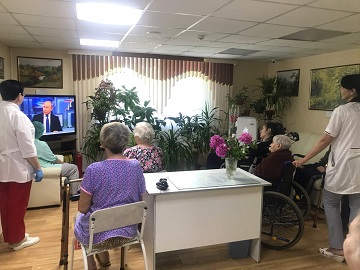 Проживающие и сотрудники Энгельсского дома-интерната следили за трансляцией «Прямой линии» с президентом