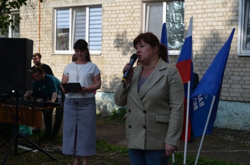 В одном из микрорайонов Петровска отпраздновали День соседей