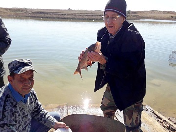 Проживающие Энгельсского дома-интерната привезли с рыбалки богатый улов и прекрасное настроение