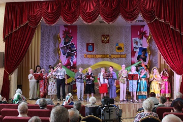 Творческие коллективы Энгельсского дома-интерната подарили зрителям яркий концерт