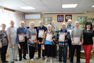 В Энгельсском доме-интернате прошел дружеский шахматно-шашечный турнир и турнир по дартсу.