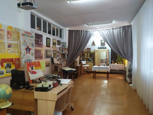 В петровской школе №8 открылся киноклуб «Память»