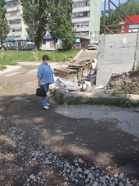 Александра Сызранцева провела рейд по торговым павильонам,  расположенным в поселке Жасминный