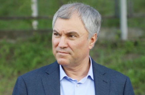 Вячеслав Володин осмотрел реконструированный стадион в Балтае