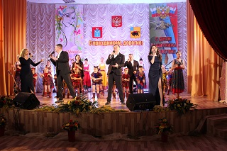 В Энгельсском доме-интернате чествовали прекрасных женщин и настоящих мужчин