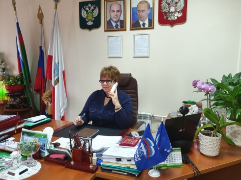 Ветеран получила продуктовый набор от депутата