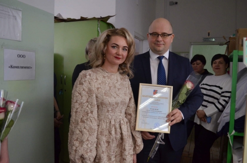 Работникам Петровской районной больницы, швейных фабрик «Петра» и «Комплимент» вручили награды руководства района