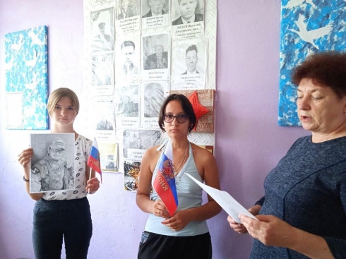 В библиотеках и клубах сёл Петровского района проходят мероприятия, посвящённые предстоящему Дню Государственного флага