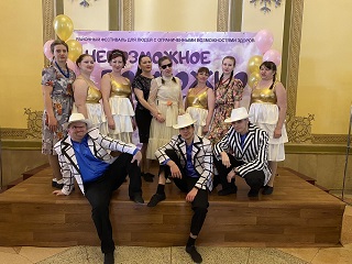 Проживающие Энгельсского дома-интерната продемонстрировали свои таланты в ежегодном фестивале «Невозможное-возможно»