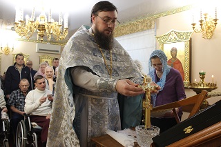 В Энгельсском доме-интернате прошло традиционное празднование Крещения Господня