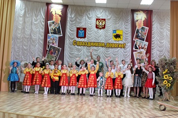 Для проживающих Энгельсского дома-интерната выступили учащиеся школы искусств поселка Пробуждение