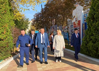 Гости из Ульяновска посмотрели на сцене Энгельсского дома-интерната спектакль