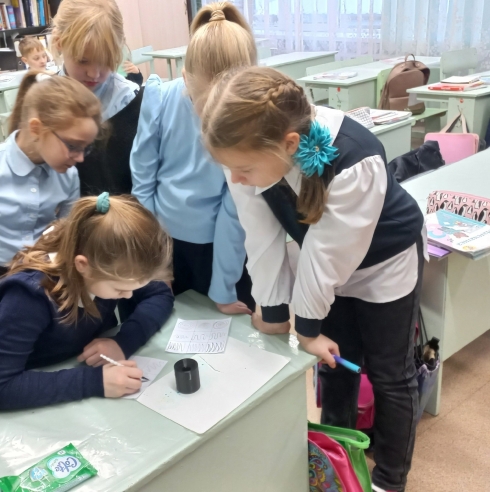 На кончике пера - удивление и восторг