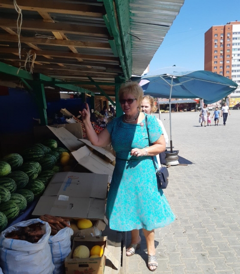 Александра Сызранцева проверила торговые точки с бахчевыми культурами