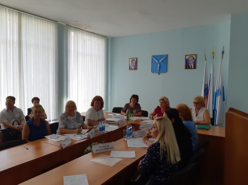 Александра Сызранцева приняла участие в совещание по организации питания в школах