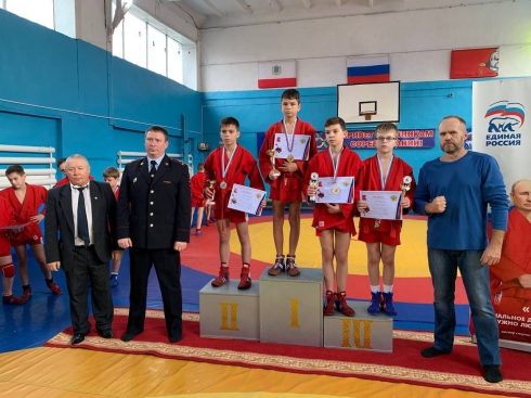 В Петровске прошли открытые соревнования по самбо, посвященные Дню полиции, в рамках «Дня рождения самбо»