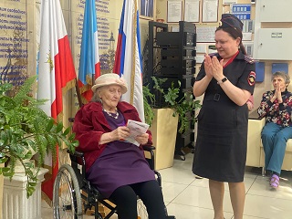 Жительница Донецка, проживающая в Энгельсском доме-интернате, получила российский паспорт