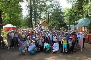 На гостеприимной турбазе «Домостроитель» состоялась встреча участников социального проекта «Оздоровительная площадка «Территория долголетия»