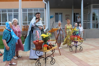 В Энгельсском доме-интернате прошло празднование Яблочного Спаса 