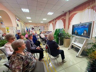 Проживающие Энгельсского дома-интерната стали участниками проекта ОНФ «Бабушка.Онлайн»