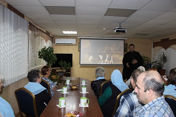 И вновь в кинозале Энгельсского дома-интерната прошла встреча с православными волонтерами 