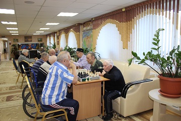 Проживающие Энгельсского дома-интерната сразились в шахматном турнире