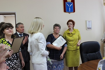 Сотрудники Энгельсского дома-интерната получили заслуженные награды в честь Дня социального работника