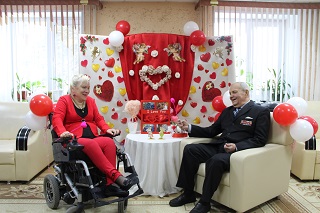 14 февраля в Энгельсском доме-интернате проживающие, сотрудники и гости учреждения дарили друг другу хорошее настроение