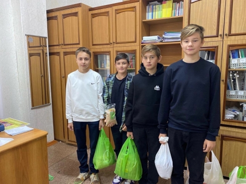 Школьники организовали благотворительную акцию «Миска добра»