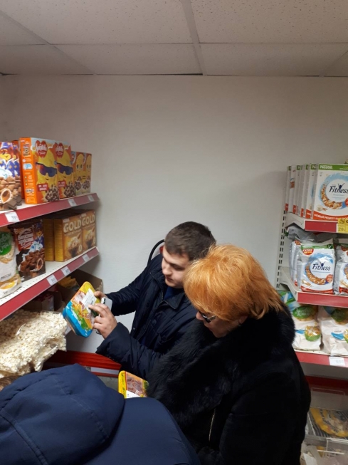 Александра Сызранцева совместно с членами Общественной палаты проверила продуктовые супермаркеты