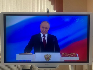 Сотрудники и проживающие Энгельсского дома-интерната смотрели инаугурацию Владимира Путина