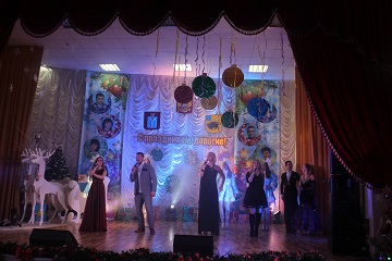 В Энгельсском доме-интернате прошел новогодний концерт для сотрудников