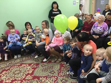 Малыши из дома ребенка получили теплые подарки  от бабушек Энгельсского дома-интерната