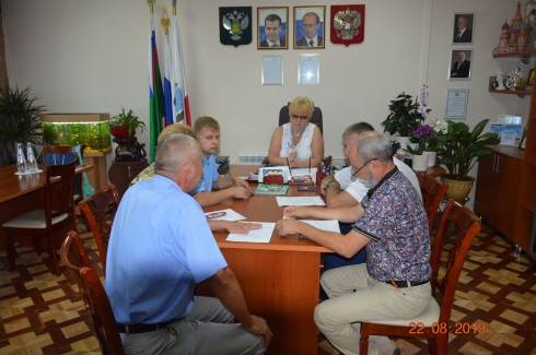 При и. о. директора 