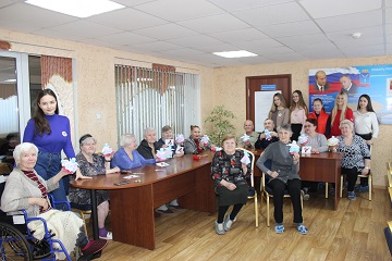 В Энгельсском доме-интернате  волонтеры провели акцию «Связь поколений»