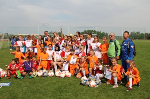 Депутаты Саратовской городской Думы поддержали команду Ленинского района в финальных соревнованиях XIII областного турнира по футболу 