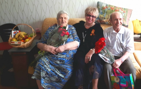 Депутат Саратовской городской Думы Александра Сызранцева  поздравила ветеранов с праздником Великой Победы