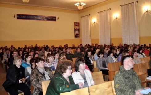 В Октябрьском районе представители администрации провели встречу с жителями