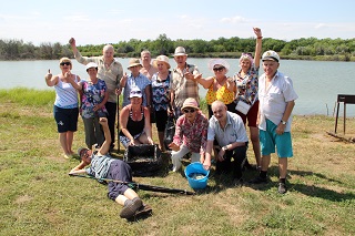 Сотрудники и проживающие Энгельсского дома-интерната приняли участие в экологическом Марафоне «Чистая Волга» и получили удовольствие от удачной рыбалки