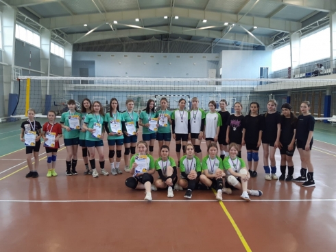 Петровские волейболистки победили на домашнем первенстве