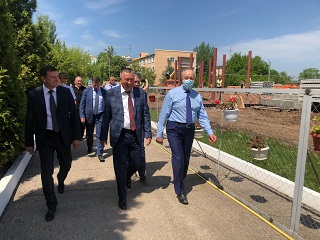 Губернатор поблагодарил коллектив Энгельсского  дома-интерната за труд